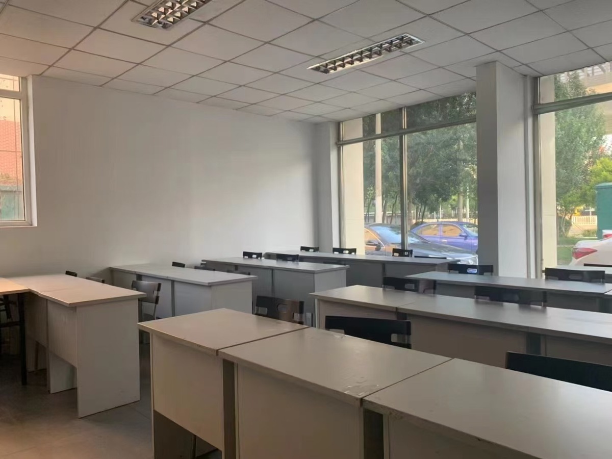 靠窗教学区域