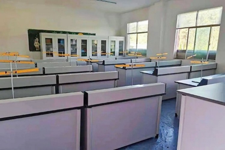 新未来高考补习学校实验室