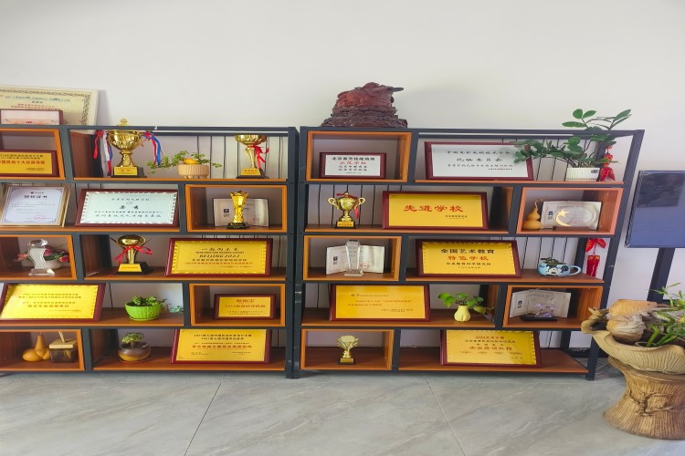 新疆秦芳影视化妆培训环境图