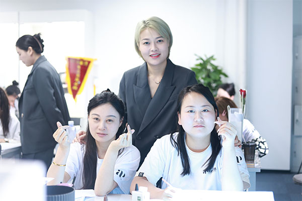 专业！优选西安排名有效果的化妆培训机构