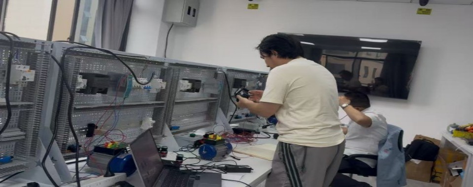 电工干三年还是没前途？霏莱不可教育带你认清PLC编程新赛道