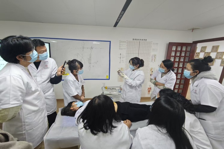 成都弘德中医学堂教学