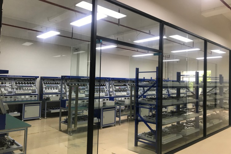 龙丰自动化培训学校学校环境