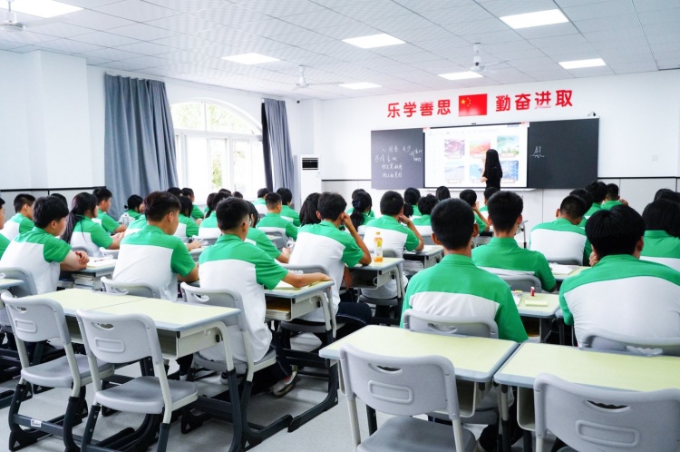 西安新高教职业高中