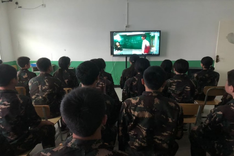西安军培青少年素质教育课堂