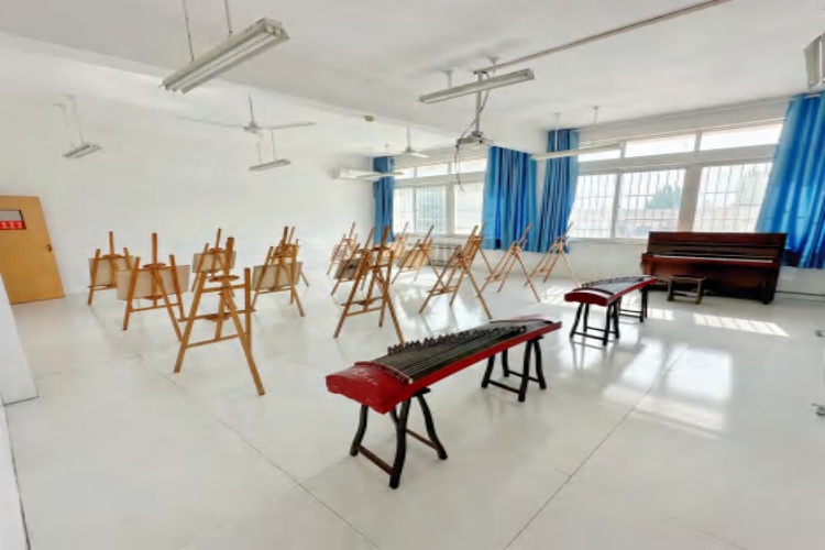  山东华梁启航素质教育教室