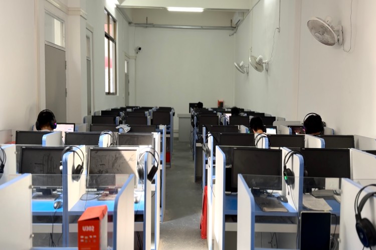 湛江学信教育教室环境