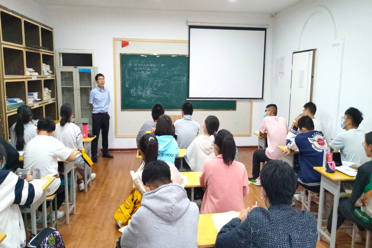 郑州实验补习学校教学环境