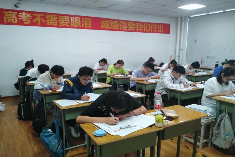 郑州实验补习学校教学环境
