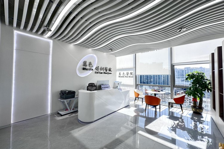 深圳万色化妆美容美甲纹绣培训学校