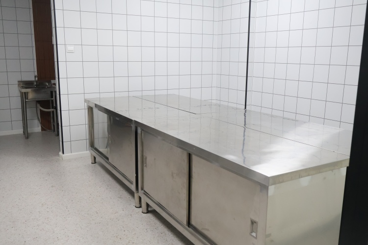 成都优艾米职业技能培训学校操作台