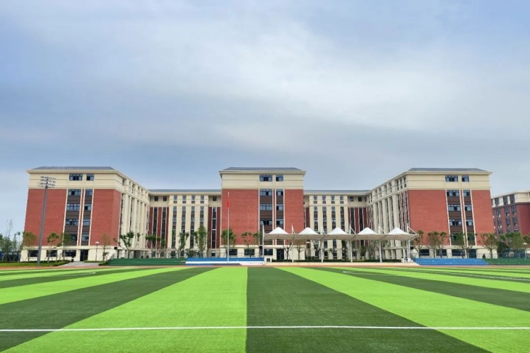 四川博雅明德高级中学校区环境