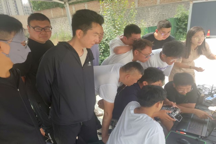山西迅鹰无人机教学环境