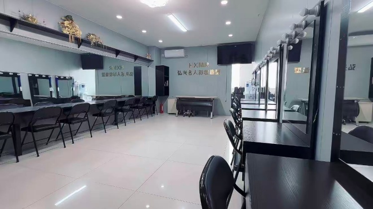 银川弘兴名人化妆学校