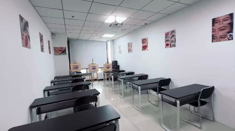 银川弘兴名人化妆学校