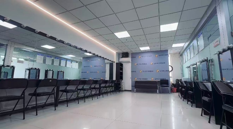 银川弘兴名人化妆学校