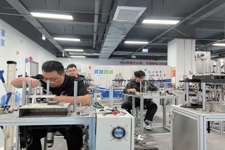 河南优佳教育环境图