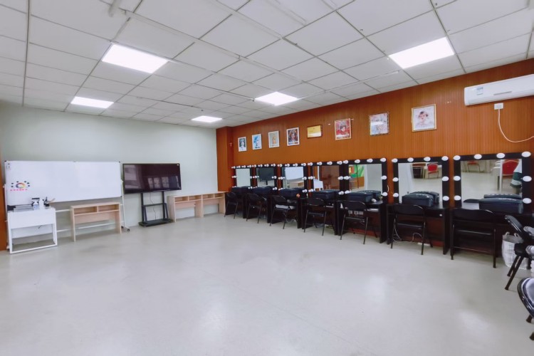 大连尚峰美妆校区环境图