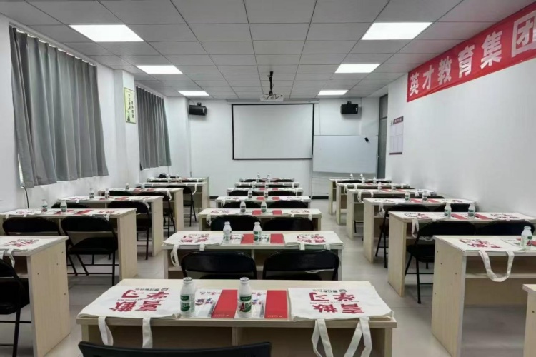 河南英才专升本教室环境