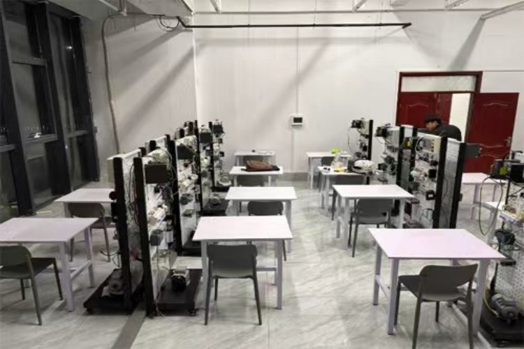 山东宸翼自动化培训中心环境图