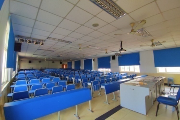 上海震职附高学校校区环境图