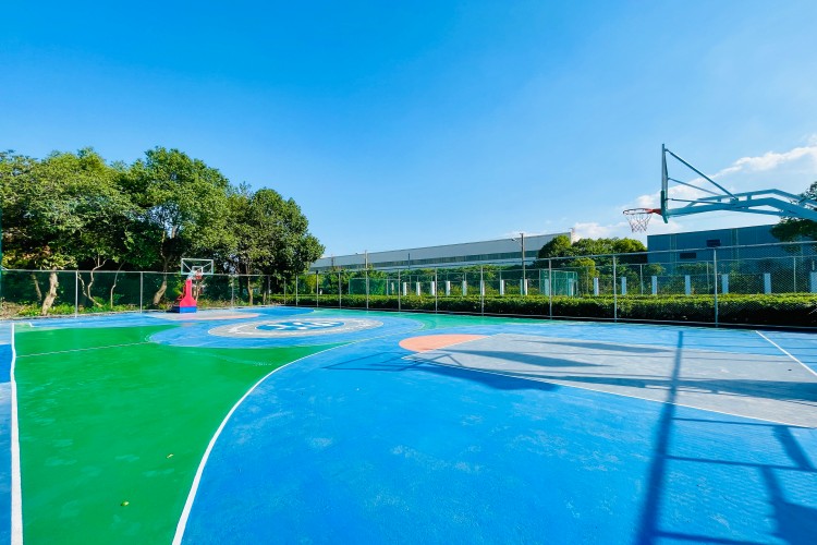 上海震职附高学校校区环境图