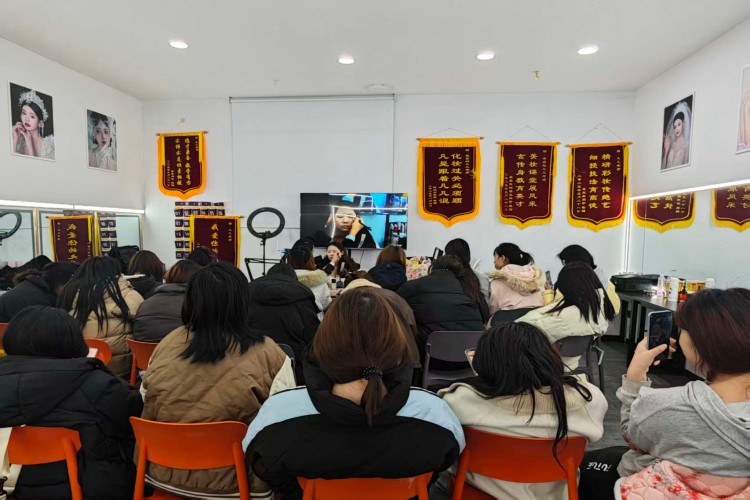 沐蓝美妆学院小区环境图