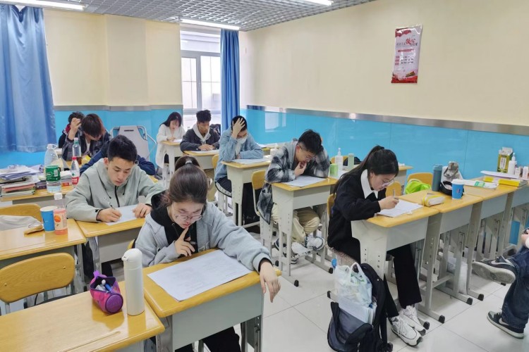 新疆鸿轩教育学校环境图