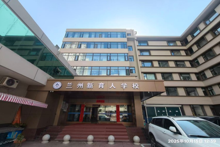 兰州新育人学校走廊