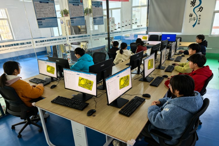 深圳优异数控培训学校环境图