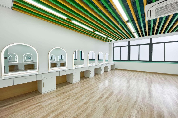 成都赫彩化妆学校