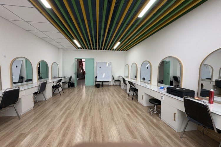 成都赫彩化妆学校