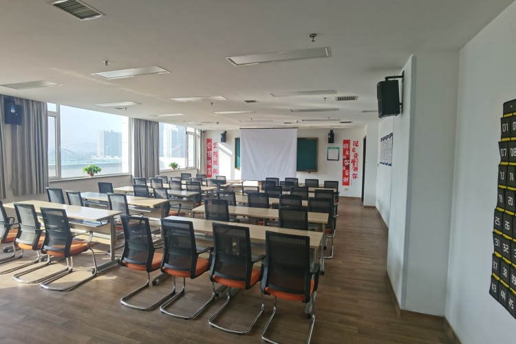 启航专升本校区环境图