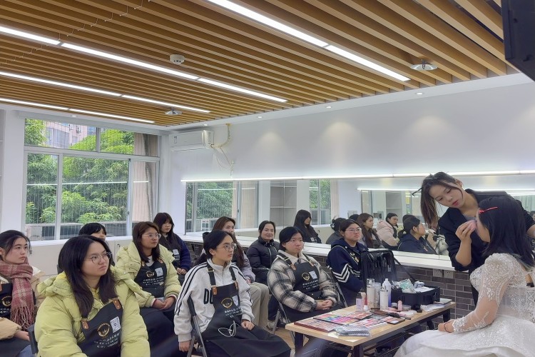 福建新媛美业校区环境图