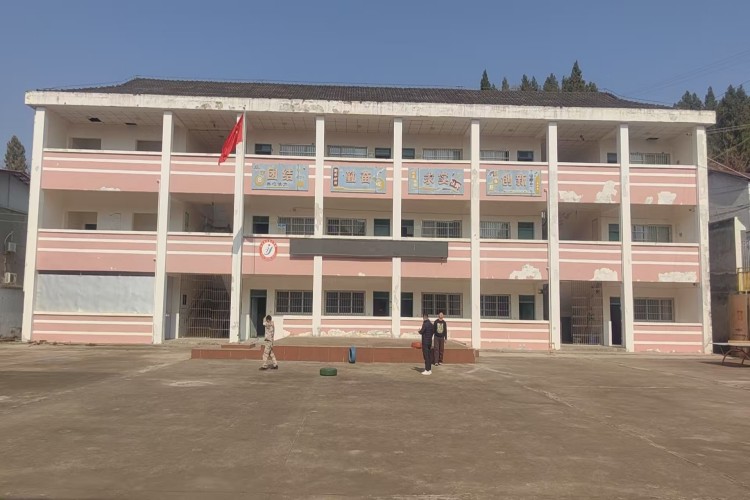 绵阳砺剑青少年综合素质成长基地环境图