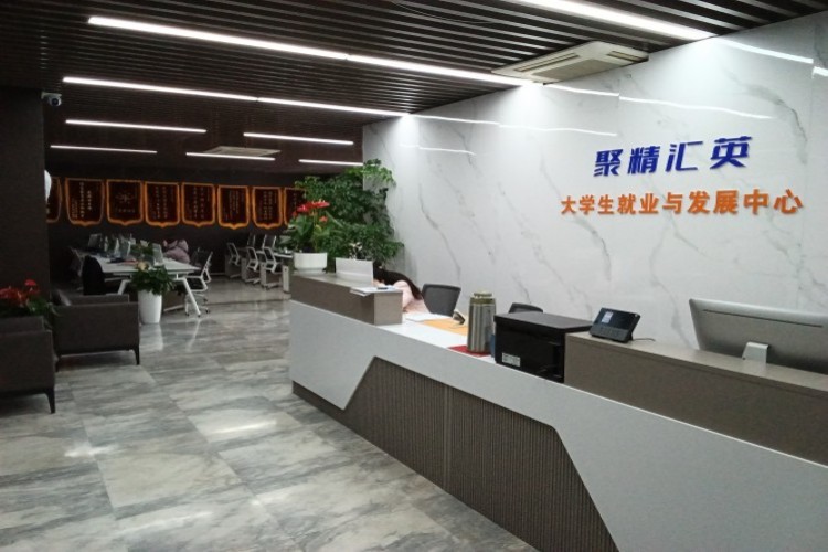 安徽聚精汇英教育校区环境图