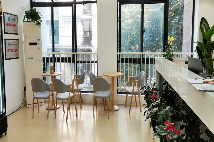 武汉工控橙PLC休息区