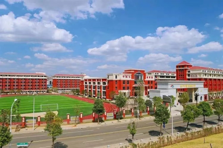 长沙麓谷高级中学环境图