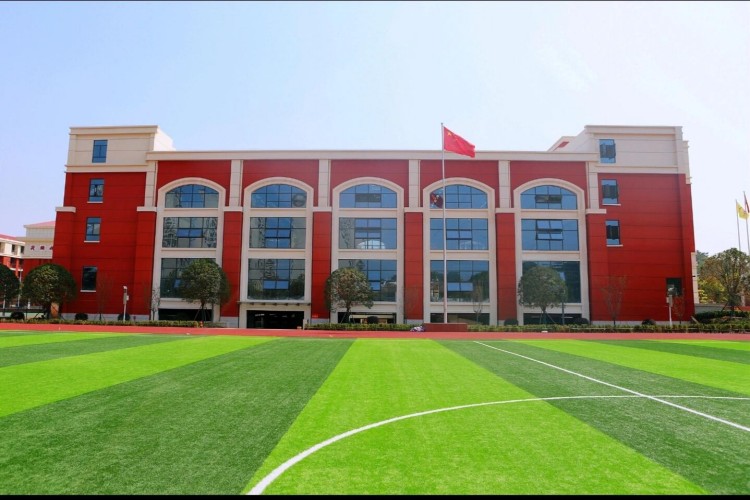 长沙麓谷高级中学环境图