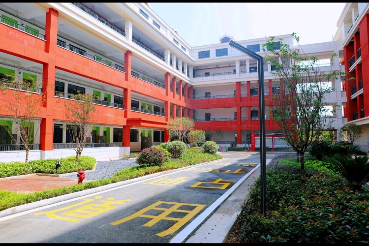 长沙麓谷高级中学环境图