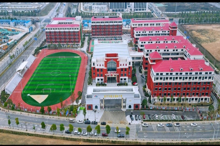 长沙麓谷高级中学环境图