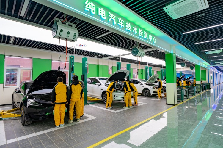成都万通未来高级技工学校校园环境图片