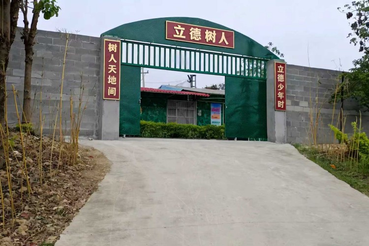 广西灵韵教育大门口