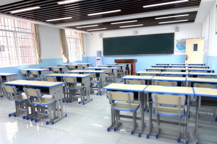 昆明经专高补学校（原云南师大附中老协补习学校）