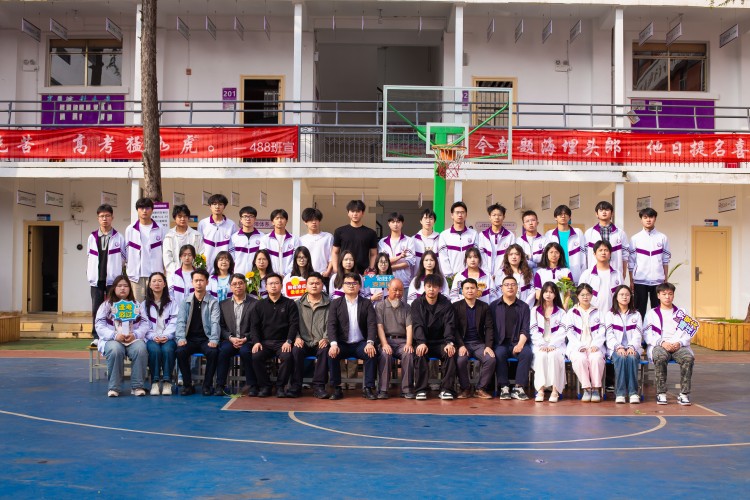 昆明经专高补学校（原云南师大附中老协补习学校）