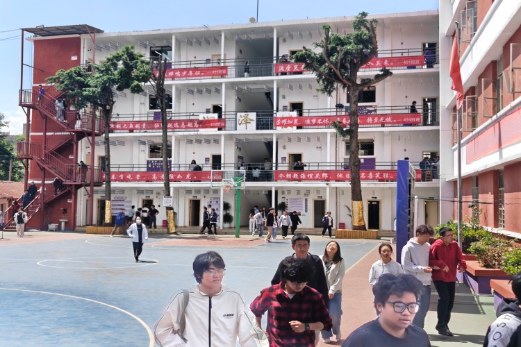 昆明经专高补学校（原云南师大附中老协补习学校）