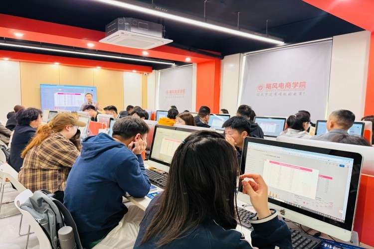 义乌飓风电商学院上课图