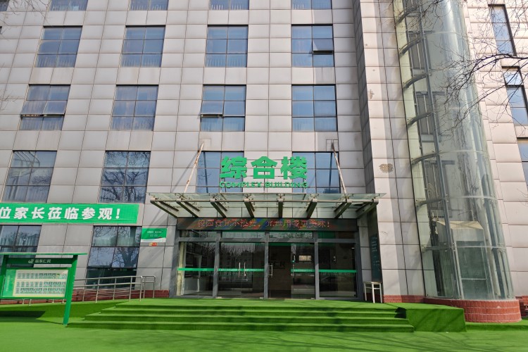 西安远东仁民学校环境图