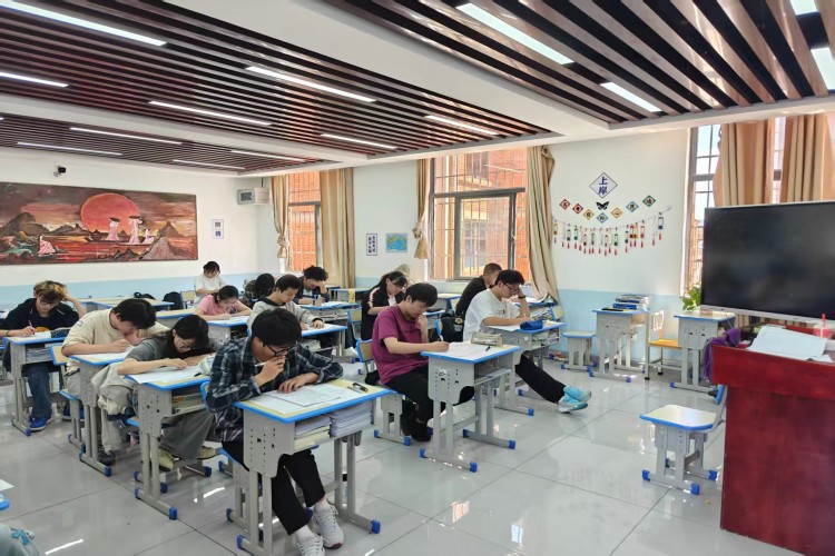 昆明经专高补学校（原云南师大附中老协补习学校）