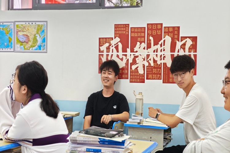 昆明经专高补学校（原云南师大附中老协补习学校）